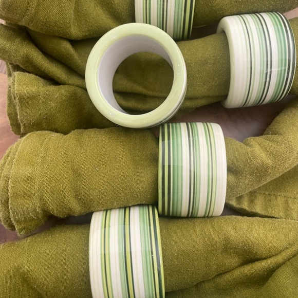 Pier One Imports, 100% Cotton Napkins with Ceramic Napkin Rings, 6 total - Picture 5 of 6